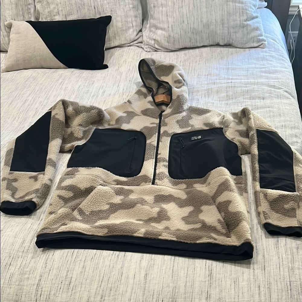 Mountain Hardwear Tan and Black Performance Jacket